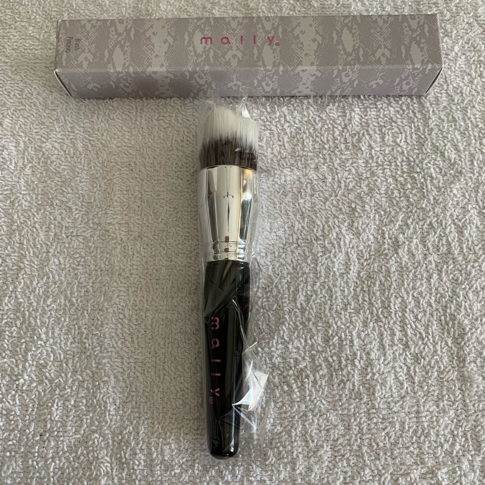 Mally Beauty Foundation Brush - Picture 2 of 6